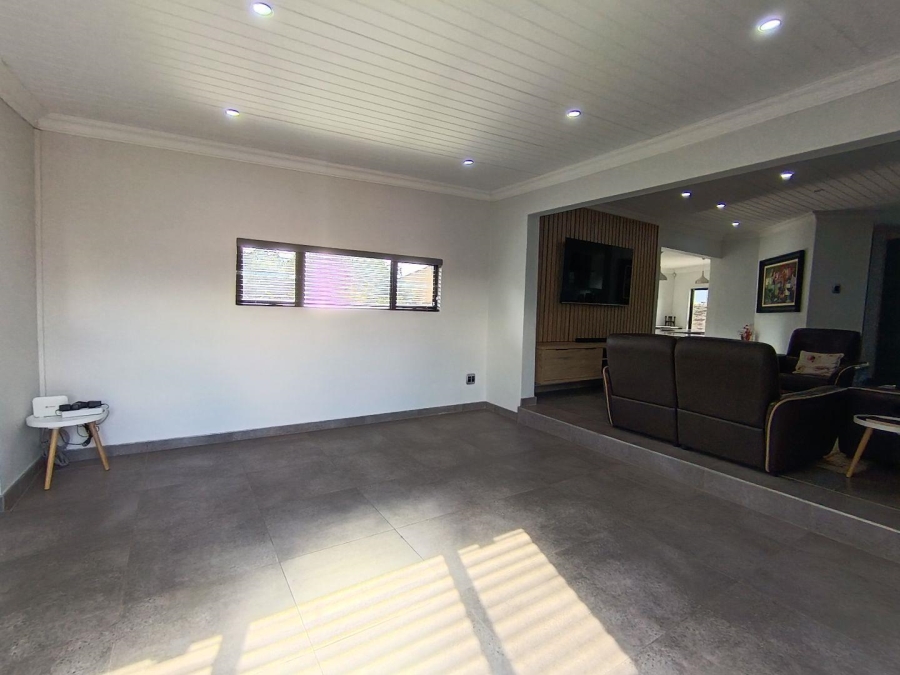 3 Bedroom Property for Sale in Pentagon Park Free State